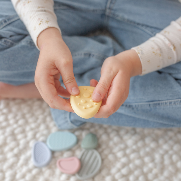 Mindful and Co Kids USA - Worry Stones – Calming Sensory Fidget for Kids (Set of 6)